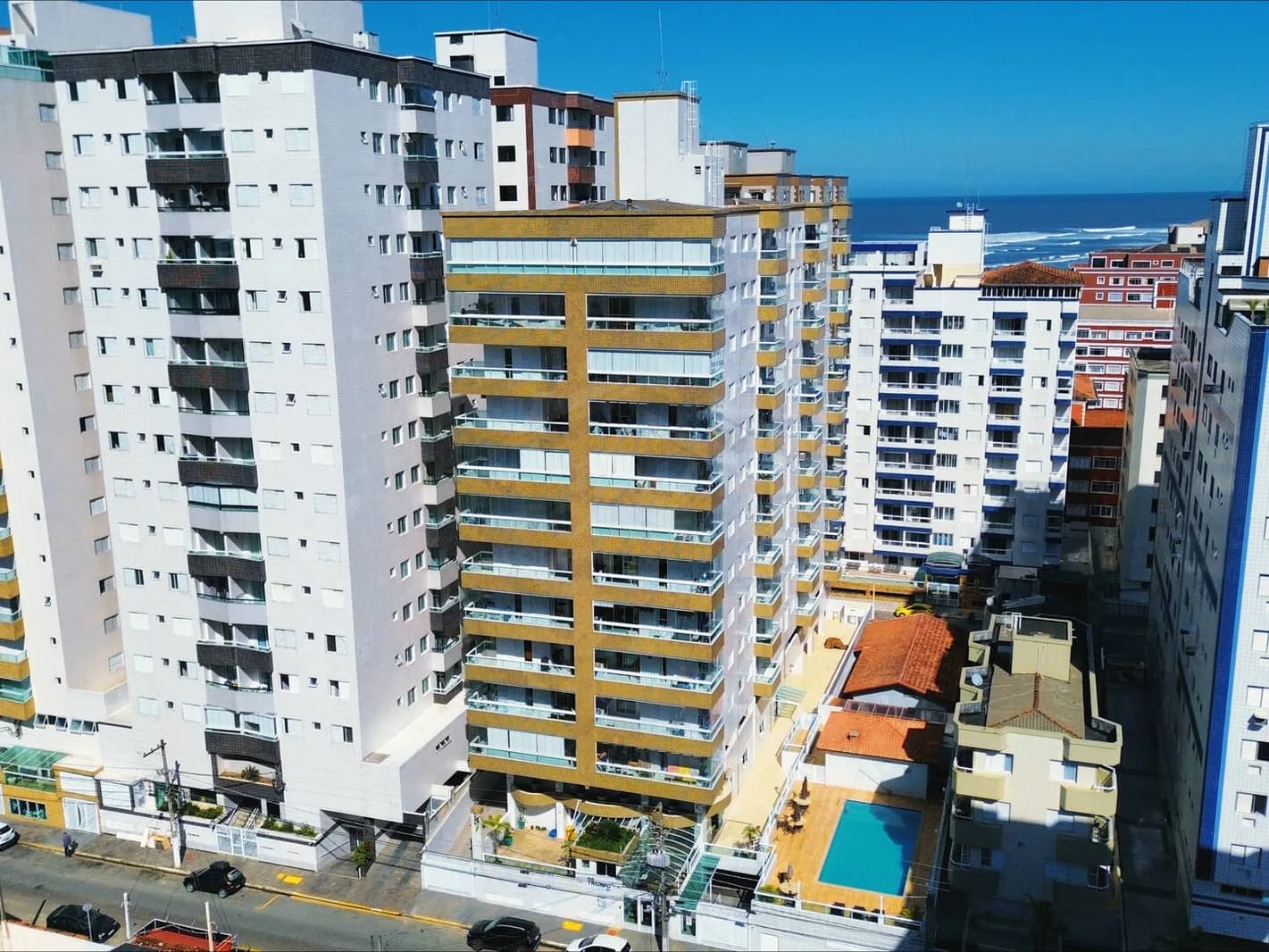 Apartamento a 100 Metros da Praia com Piscina e Portaria 24 Horas - Apartamento em Ocian SP
