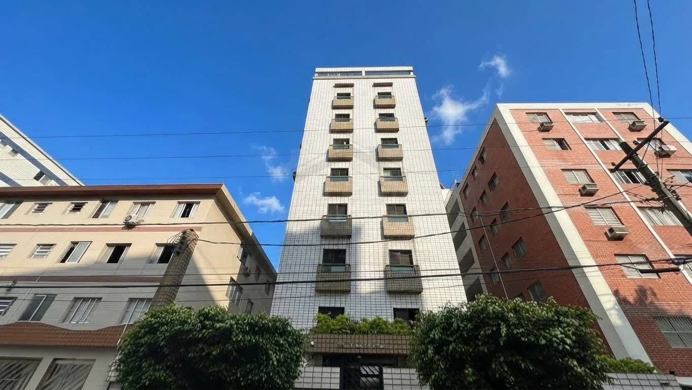 APARTAMENTO COM SACADA, AR-CONDICIONADO E ÓTIMO PREÇO - Apartamento em Canto do Forte SP