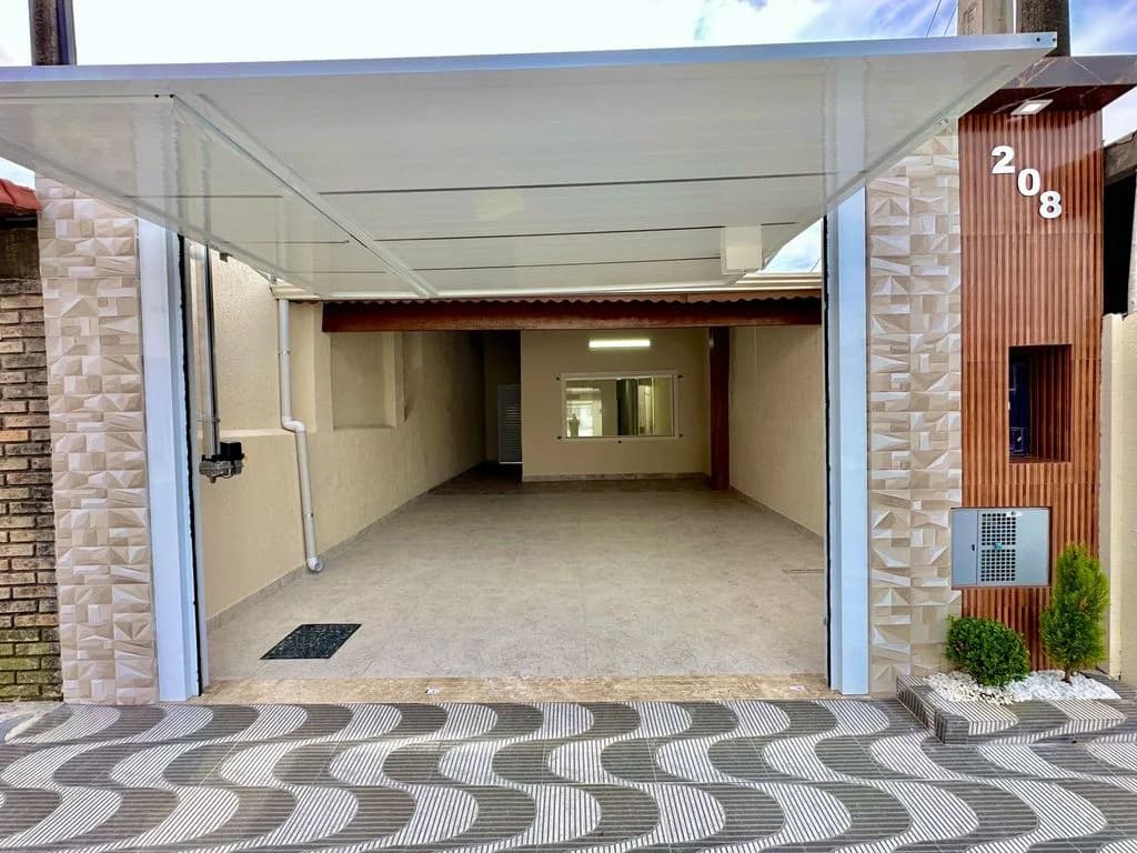 Casa com 2 Dormitórios, Suíte e Piscina no Caiçara - Casa em Vila Caiçara SP