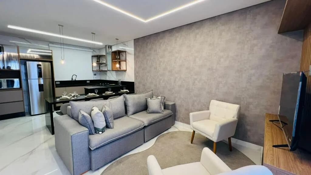 Espaçosa Casa Sobrado 2 Suítes à Venda na Guilhermina, 600 metros do mar, em Praia Grande - Casa em Guilhermina SP