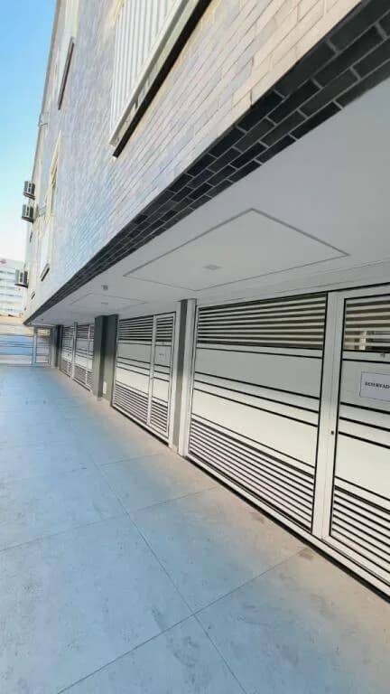 Espaçosa Casa Triplex com 2 Suítes e 2 lavabos à Venda na Guilhermina, Praia Grande - Casa em Guilhermina SP