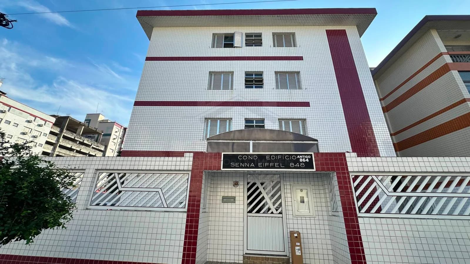 Kitnet a 1 Quadra da Praia com 1 Vaga - Studio em Boqueirão SP