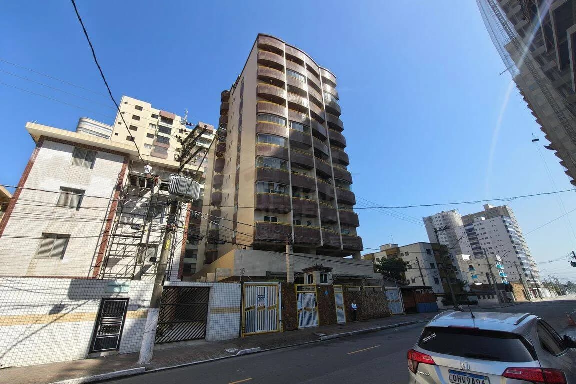 Kitnet ampla com sacada! Prédio com elevador e próximo ao mar. - Studio em Aviação SP